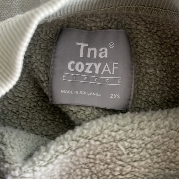 TNA COZYAF FLEECE CROPPED SAGE GREEN CREW NECK aritzia - Picture 5 of 6